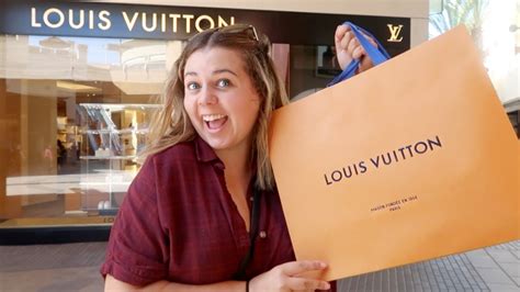 ETIQUETTE TIPS FOR SHOPPING AT LOUIS VUITTONOR 